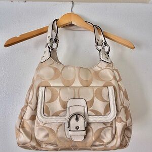 Coach Beige/Cream Purse. Zipper closed. 2 handles. 1 Ext & 3 Interior pockets